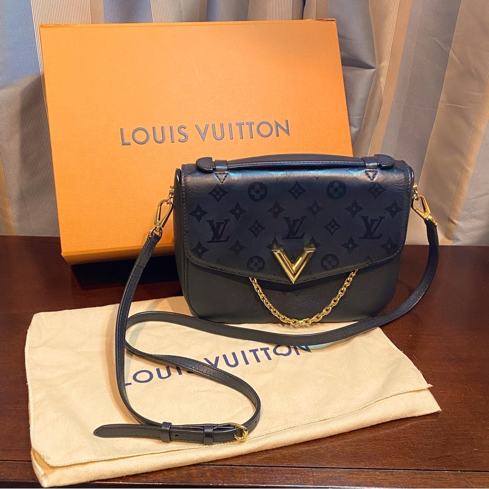 Louis Vuitton Very Messenger